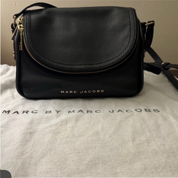 Marc Jacobs The Groove mini messenger Crossbody Bag Black in Gold Accents - Picture 6 of 8